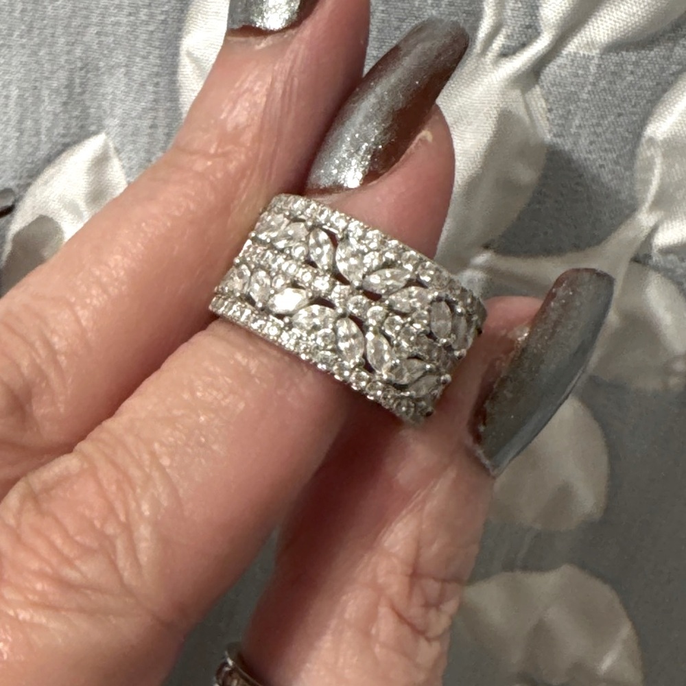 Vintage Sterling silver Simulated 1.5 carrot ornate ring, Elegant Silver Size 8